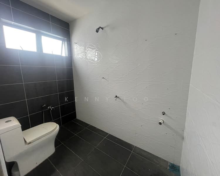 Shop for Sale in Kuantan (Pahang) - Kenny Loo - Bathroom - PropertyGuru.com.my