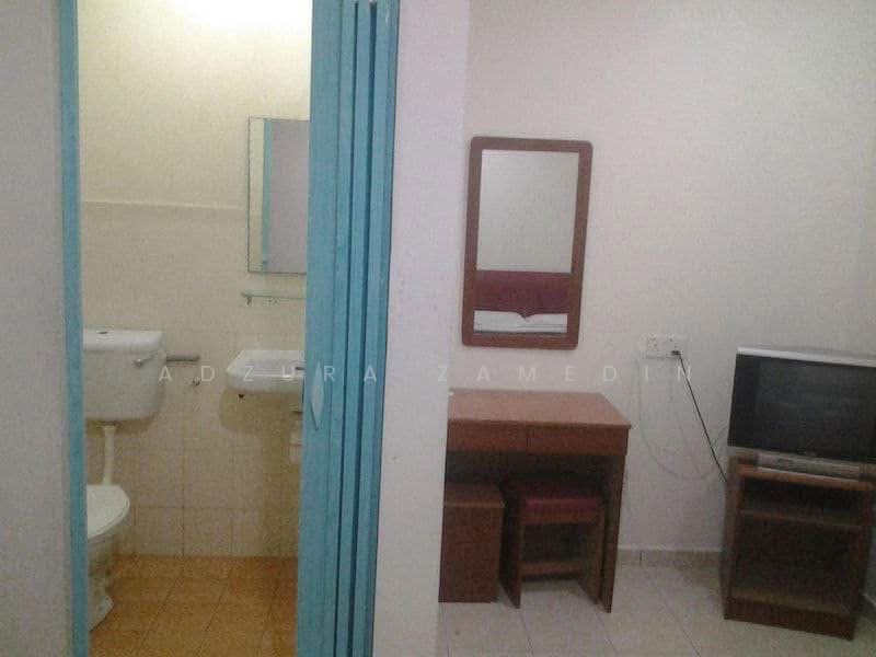 Hotel / Resort untuk Dijual di Taman Pd Kemuning (Port Dickson) - Adzura Zamedin - Bathroom - PropertyGuru.com.my
