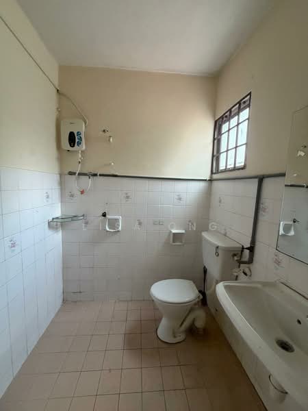 Rumah Teres 2 Tingkat untuk Disewa di Taman Sri Bintang (Kepong) - Lisa Ong - Bathroom - PropertyGuru.com.my