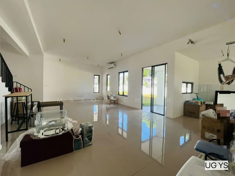 Rumah Teres untuk Dijual di Banting (Selangor) - Mason Chiah - Living Room - PropertyGuru.com.my