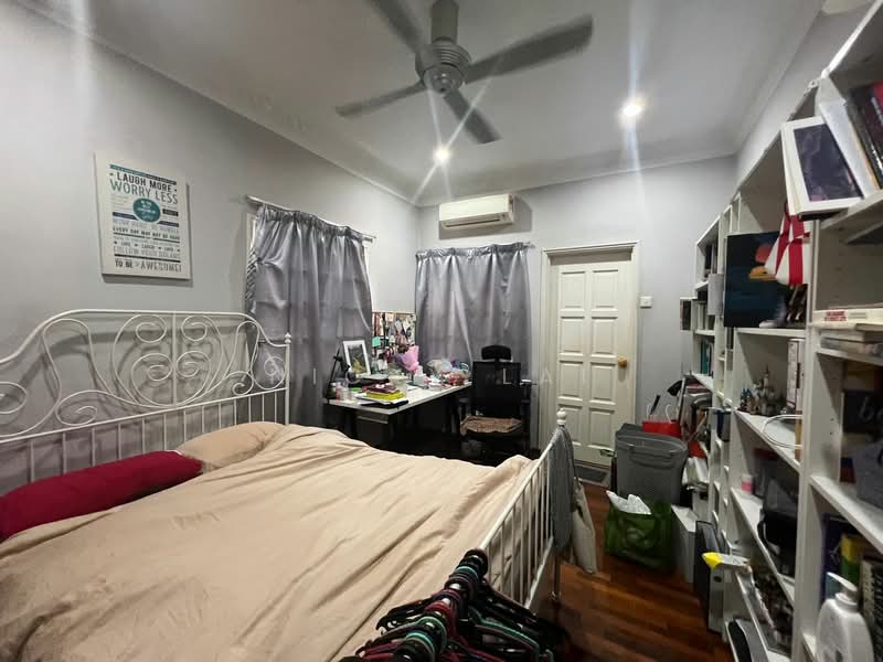 Bungalow for Sale in Bandar Country Homes (Rawang) - Nicky Lai - Bedroom - PropertyGuru.com.my