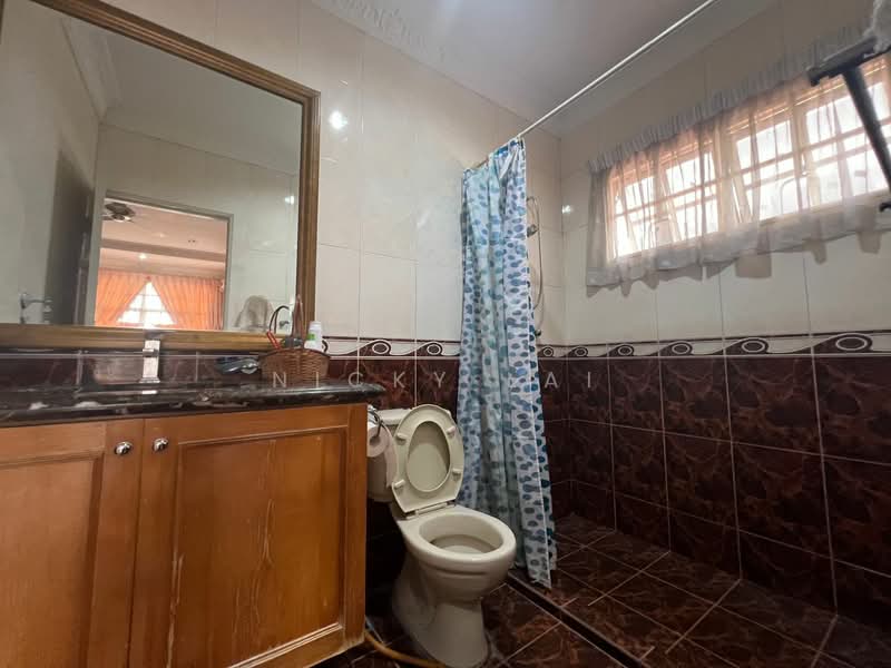 Bungalow for Sale in Bandar Country Homes (Rawang) - Nicky Lai - Bathroom - PropertyGuru.com.my