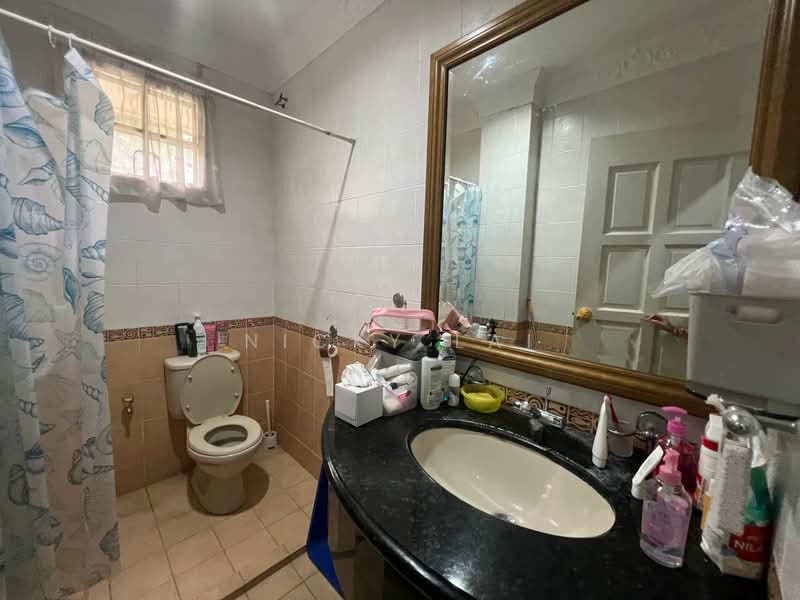 Bungalow for Sale in Bandar Country Homes (Rawang) - Nicky Lai - Bathroom - PropertyGuru.com.my