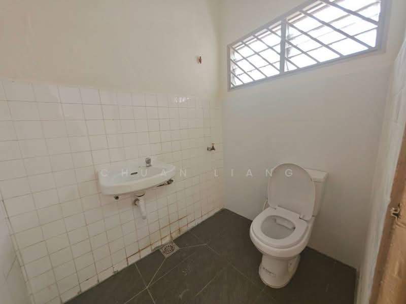 Rumah Teres 1 Tingkat untuk Dijual di Taman Skudai Baru (Skudai) - Chuan Liang - Bathroom - PropertyGuru.com.my