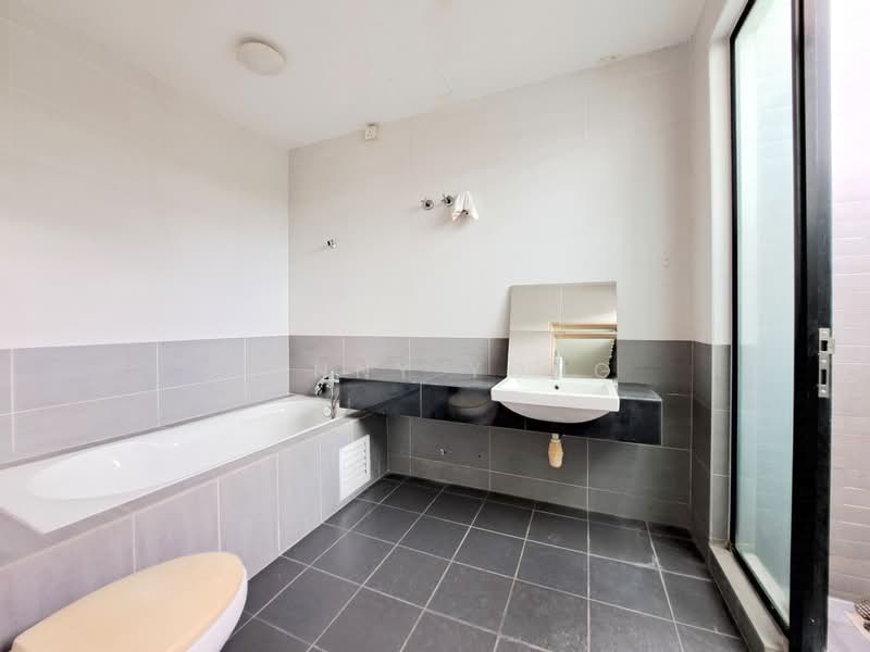 Rumah Teres 3 Tingkat untuk Disewa di Kinrara Residence (Puchong) - SUNNY YONG - Bathroom - PropertyGuru.com.my