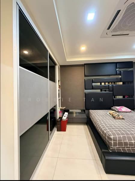 Rumah Teres 2 Tingkat untuk Dijual di Taman Megah Ria (Masai) - Robbie Tan - Bedroom - PropertyGuru.com.my