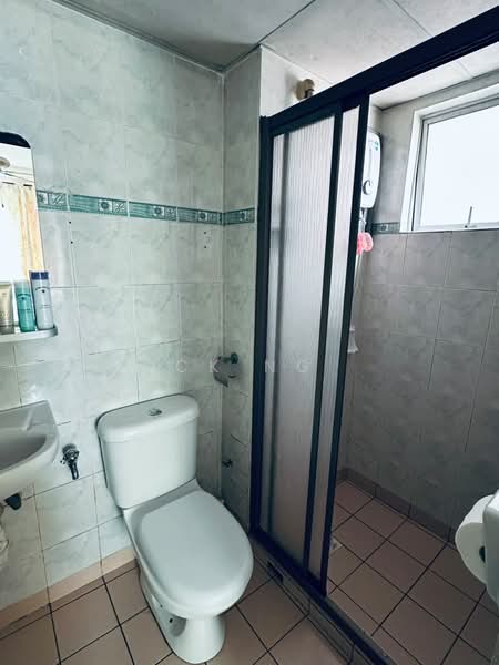 Pangsapuri untuk Dijual di Aliran Damai - CK Ng - Bathroom - PropertyGuru.com.my