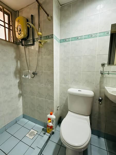 Pangsapuri untuk Dijual di Aliran Damai - CK Ng - Bathroom - PropertyGuru.com.my