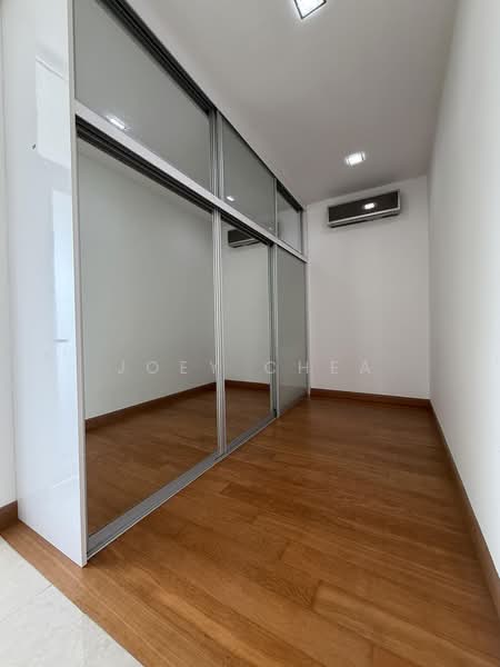 Condominium for Rent at The View @ Serai Saujana - Joey Chea - Walk-in Wardrobe - PropertyGuru.com.my