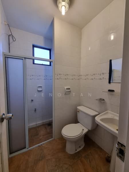 Semi-Detached House for Rent in Kuching (Sarawak) - Jeno Tan - Bathroom - PropertyGuru.com.my