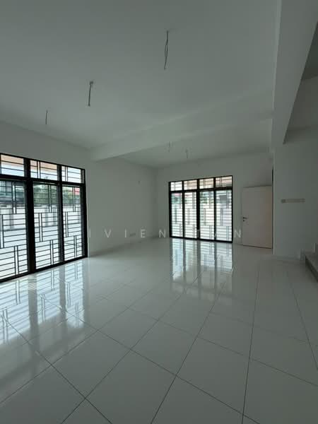 Rumah Teres untuk Dijual di Bandar Dato Onn (Tebrau) - Vivien Tan - Living Room - PropertyGuru.com.my