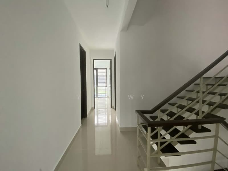 2.5-storey Terraced House for Sale in Seksyen 16 (Shah Alam) - Yeoh WY - Corridor - PropertyGuru.com.my