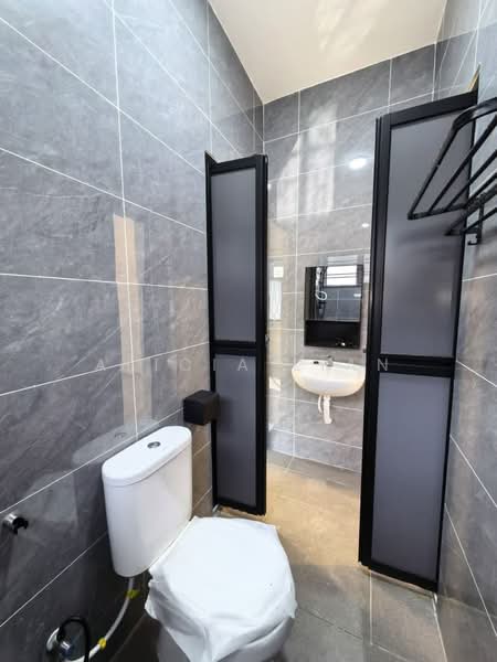 Semi-Detached House for Rent in Taman Sri Tebrau (Johor Bahru) - Alicia Lian - Bathroom - PropertyGuru.com.my