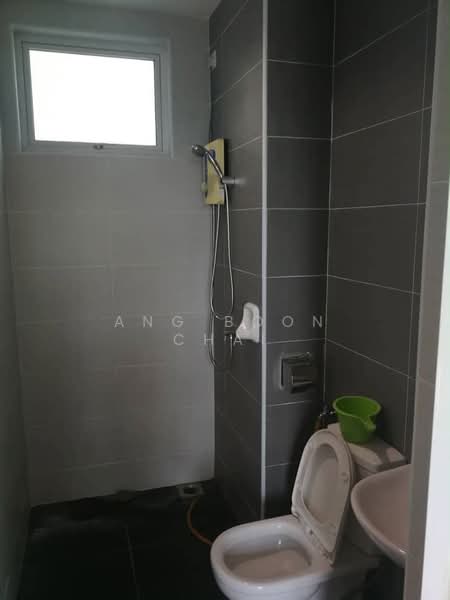 Service Residence for Sale at THE SENAI GARDEN (PANGSAPURI IMPIAN SENAI) - Ang Boon Chai - Bathroom - PropertyGuru.com.my