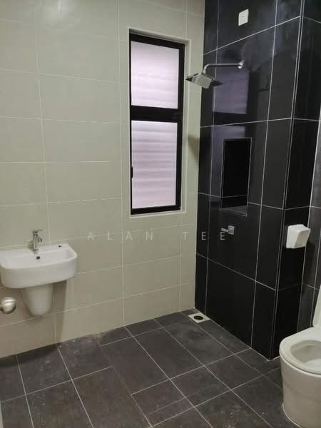 Semi-Detached House for Sale in Pulai (Johor) - Alan Tee - Bathroom - PropertyGuru.com.my
