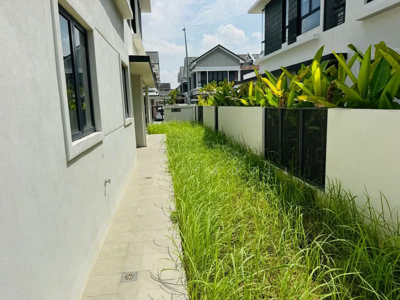 Semi-Detached House for Sale in Elmina (Shah Alam) - Mohd Fadzli - Exterior - PropertyGuru.com.my