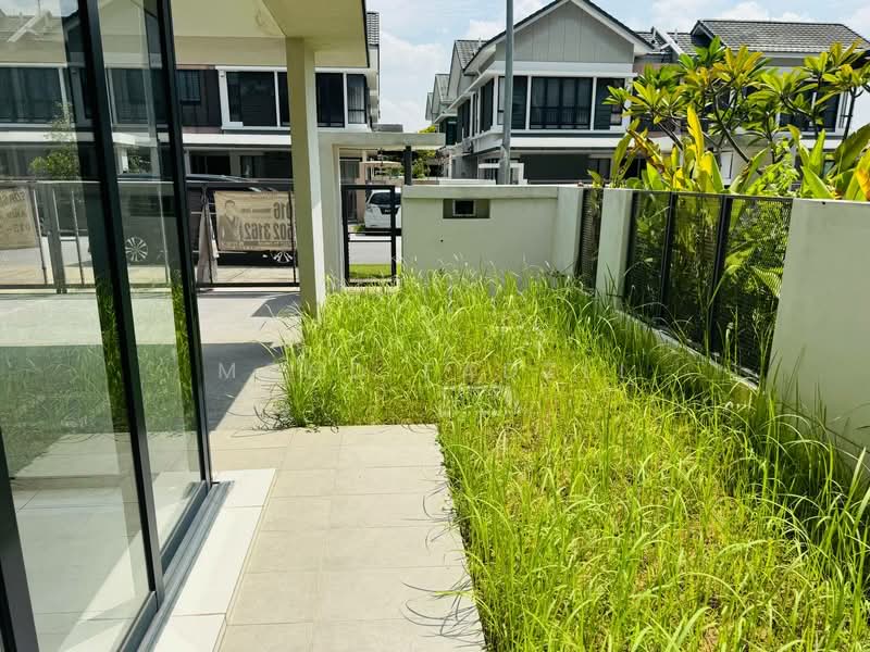 Semi-Detached House for Sale in Elmina (Shah Alam) - Mohd Fadzli - Garden - PropertyGuru.com.my