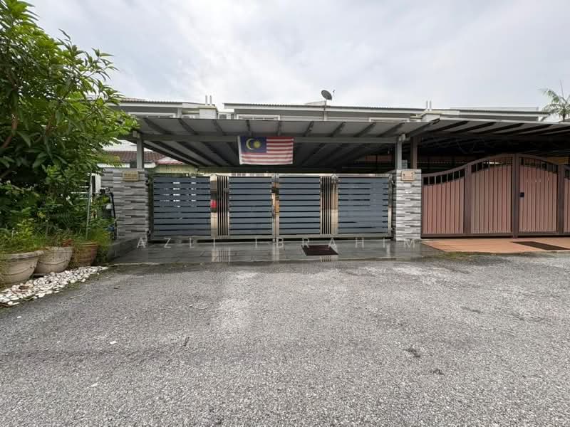 Rumah Teres 2 Tingkat untuk Dijual di Seksyen 8 (Bangi) - Azli Ibrahim - Exterior - PropertyGuru.com.my