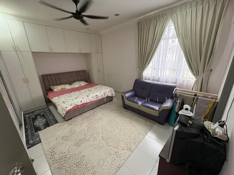 Rumah Teres 2 Tingkat untuk Dijual di Seksyen 8 (Bangi) - Azli Ibrahim - Bedroom - PropertyGuru.com.my