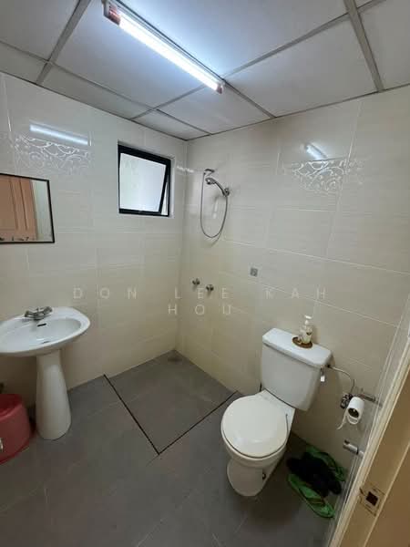 Kondominium untuk Disewa di Cameron Towers - Don Lee Kah Hou - Bathroom - PropertyGuru.com.my