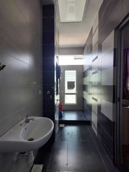 Townhouse for Rent in Taman Sutera Utama (Skudai) - Kaitlyn Teng - Bathroom - PropertyGuru.com.my