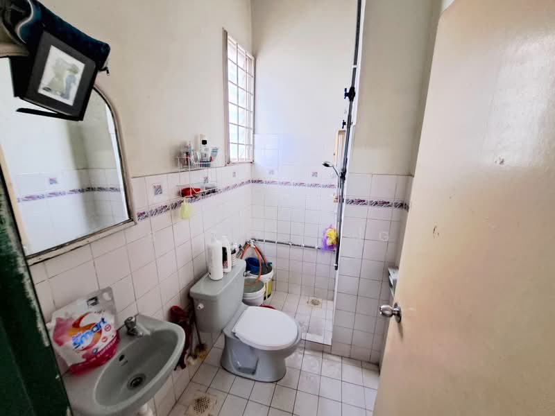 Terraced House for Sale in Bandar Kinrara Seksyen 1 (Bandar Kinrara) - SUNNY YONG - Bathroom - PropertyGuru.com.my