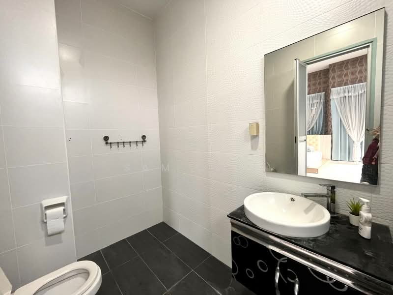 Cluster House for Sale in Setia Tropika (Johor Bahru) - Sam Chai - Bathroom - PropertyGuru.com.my