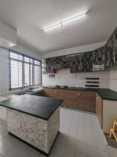 Rumah Teres 1.5 Tingkat untuk Disewa di Taman Perling (Perling) - Eric Tang - Kitchen - PropertyGuru.com.my