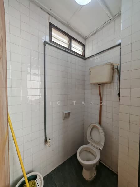 Rumah Teres 1.5 Tingkat untuk Disewa di Taman Perling (Perling) - Eric Tang - Bathroom - PropertyGuru.com.my
