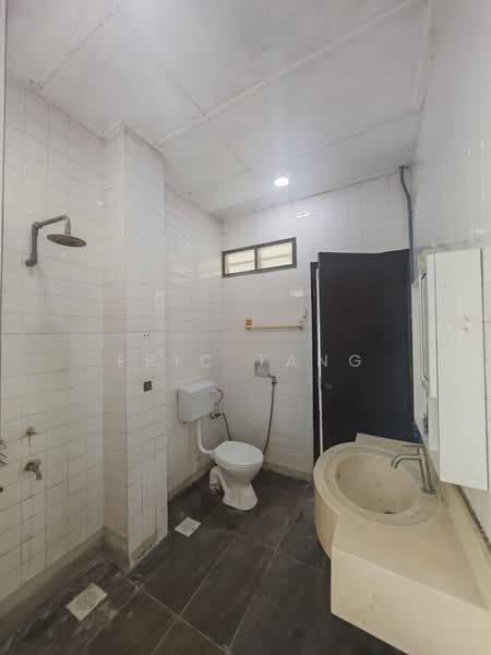 Rumah Teres 1.5 Tingkat untuk Disewa di Taman Perling (Perling) - Eric Tang - Bathroom - PropertyGuru.com.my