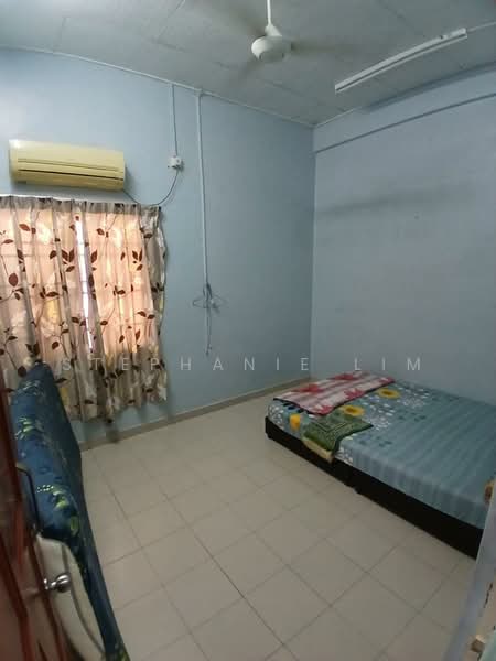 Rumah Teres untuk Disewa di Taman Green Lane (Jelutong) - Stephanie Lim - Bedroom - PropertyGuru.com.my