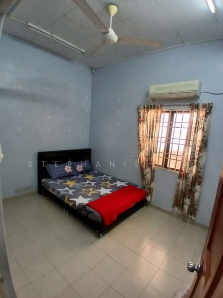 Rumah Teres untuk Disewa di Taman Green Lane (Jelutong) - Stephanie Lim - Bedroom - PropertyGuru.com.my