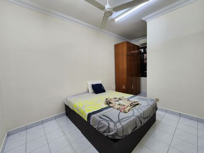 1.5-storey Terraced House for Sale in Bandar Seri Alam (Masai) - Sam Chai - Bedroom - PropertyGuru.com.my