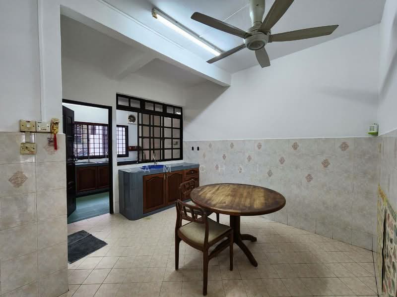 1.5-storey Terraced House for Sale in Bandar Seri Alam (Masai) - Sam Chai - Kitchen - PropertyGuru.com.my