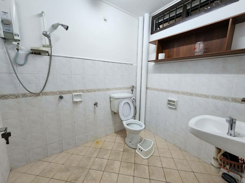 1.5-storey Terraced House for Sale in Bandar Seri Alam (Masai) - Sam Chai - Bathroom - PropertyGuru.com.my