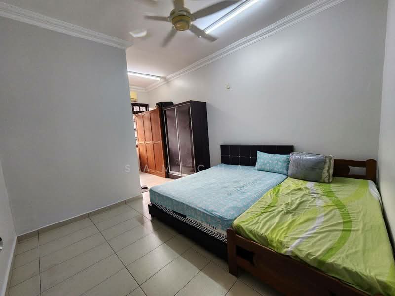 1.5-storey Terraced House for Sale in Bandar Seri Alam (Masai) - Sam Chai - Bedroom - PropertyGuru.com.my