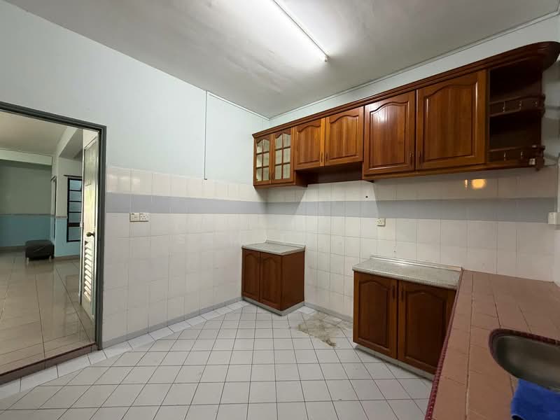 2-storey Terraced House for Sale in Bandar Baru Permas Jaya (Permas Jaya) - Sam Chai - Kitchen - PropertyGuru.com.my