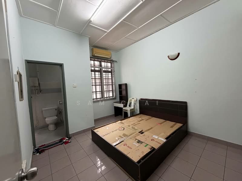 2-storey Terraced House for Sale in Bandar Baru Permas Jaya (Permas Jaya) - Sam Chai - Bedroom - PropertyGuru.com.my