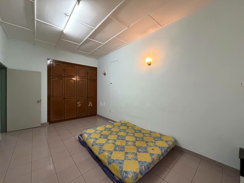 2-storey Terraced House for Sale in Bandar Baru Permas Jaya (Permas Jaya) - Sam Chai - Bedroom - PropertyGuru.com.my