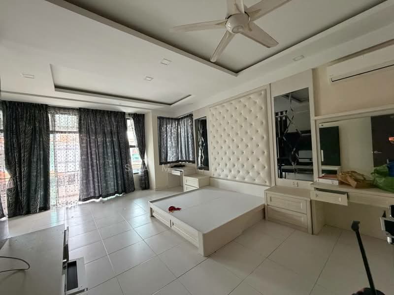 Rumah Berkembar untuk Dijual di Bandar Seri Alam (Masai) - Sam Chai - Bedroom - PropertyGuru.com.my