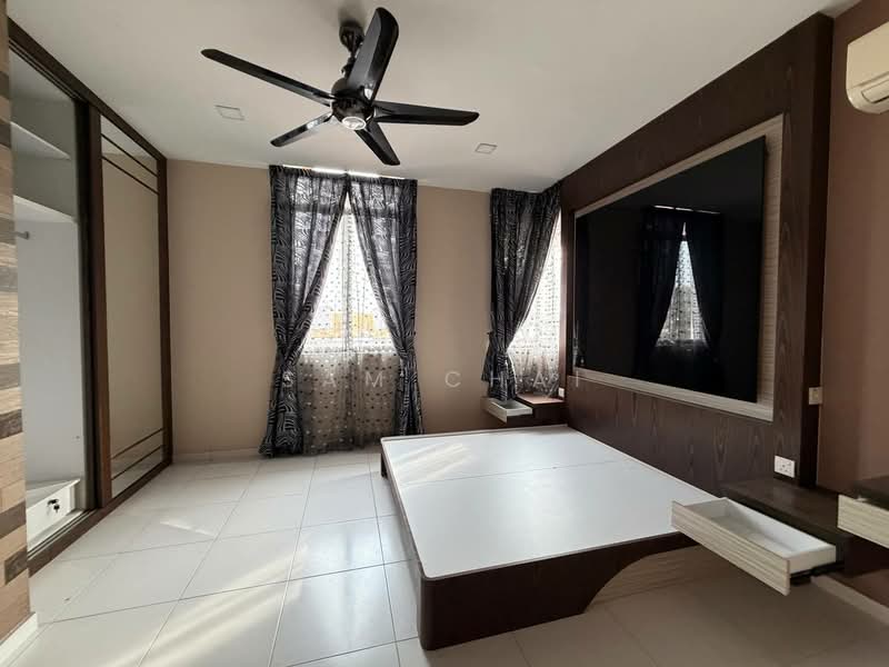 Rumah Berkembar untuk Dijual di Bandar Seri Alam (Masai) - Sam Chai - Bedroom - PropertyGuru.com.my