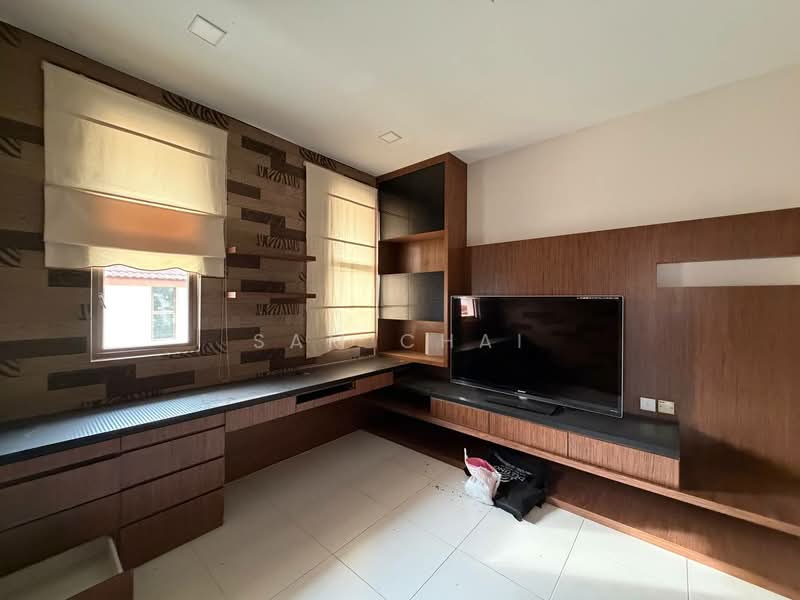 Rumah Berkembar untuk Dijual di Bandar Seri Alam (Masai) - Sam Chai - Study - PropertyGuru.com.my
