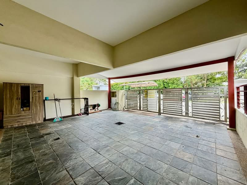Rumah Teres 2 Tingkat untuk Dijual di Usj 22 (Subang Jaya) - Azli Ibrahim - Car Park - PropertyGuru.com.my