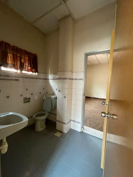 Rumah Berkembar untuk Dijual di Usj 5 (Subang Jaya) - Pearly Gan - Bathroom - PropertyGuru.com.my