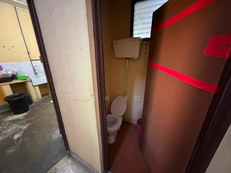 1-storey Terraced House for Sale in Petaling Jaya (Selangor) - Loh KC - Bathroom - PropertyGuru.com.my