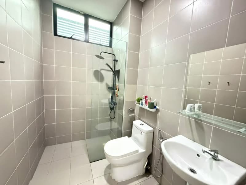 Cluster House for Sale in Senibong (Permas Jaya) - Elaine Sim - Bathroom - PropertyGuru.com.my