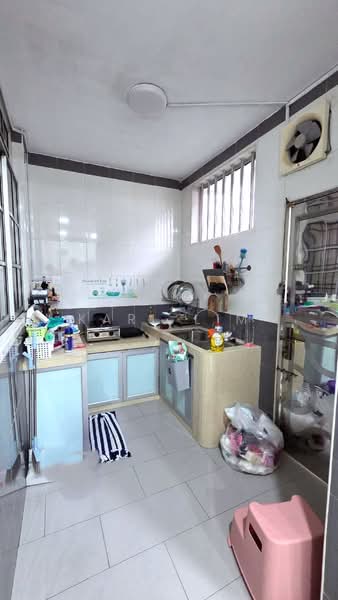 Rumah Teres 1 Tingkat untuk Dijual di Taman Rinting (Masai) - Karl Lim - Kitchen - PropertyGuru.com.my
