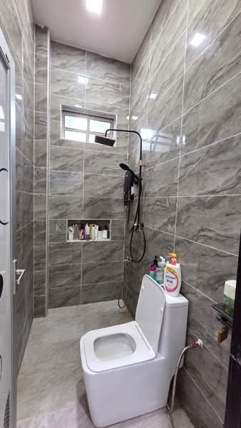 Rumah Teres 1 Tingkat untuk Dijual di Taman Rinting (Masai) - Karl Lim - Bathroom - PropertyGuru.com.my