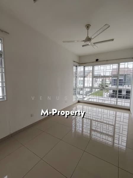 Rumah Teres 2 Tingkat untuk Disewa di Bandar Rimbayu (Telok Panglima Garang) - Venus Sim - Living Room - PropertyGuru.com.my