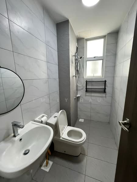 Servis Apartment untuk Disewa di SKS Habitat - Emily Hau - Bathroom - PropertyGuru.com.my